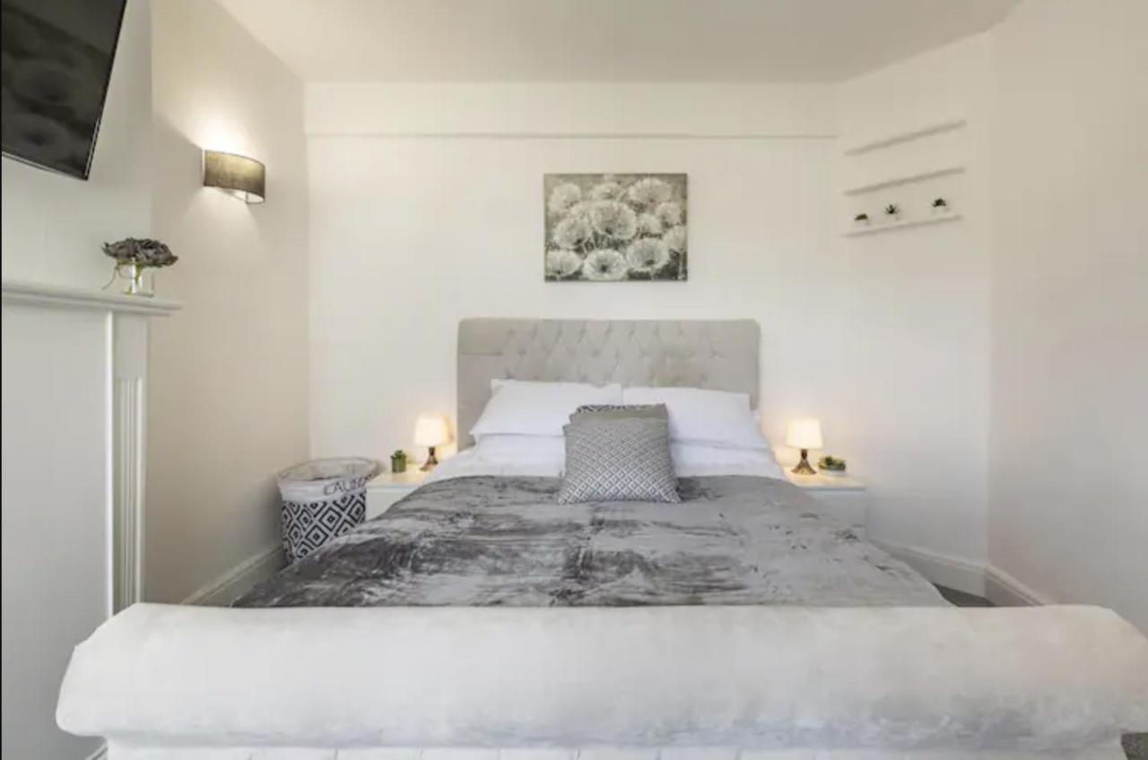 Luxury 3-Bed Apartment Near To London With Parking Hornchurch Exterior foto