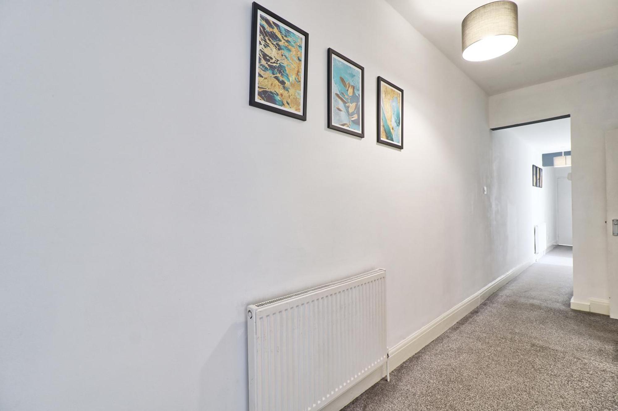Luxury 3-Bed Apartment Near To London With Parking Hornchurch Exterior foto