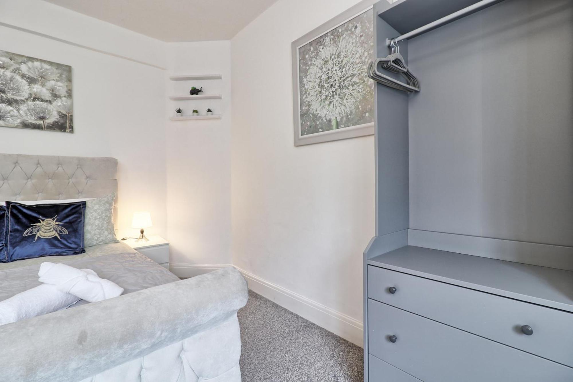 Luxury 3-Bed Apartment Near To London With Parking Hornchurch Exterior foto