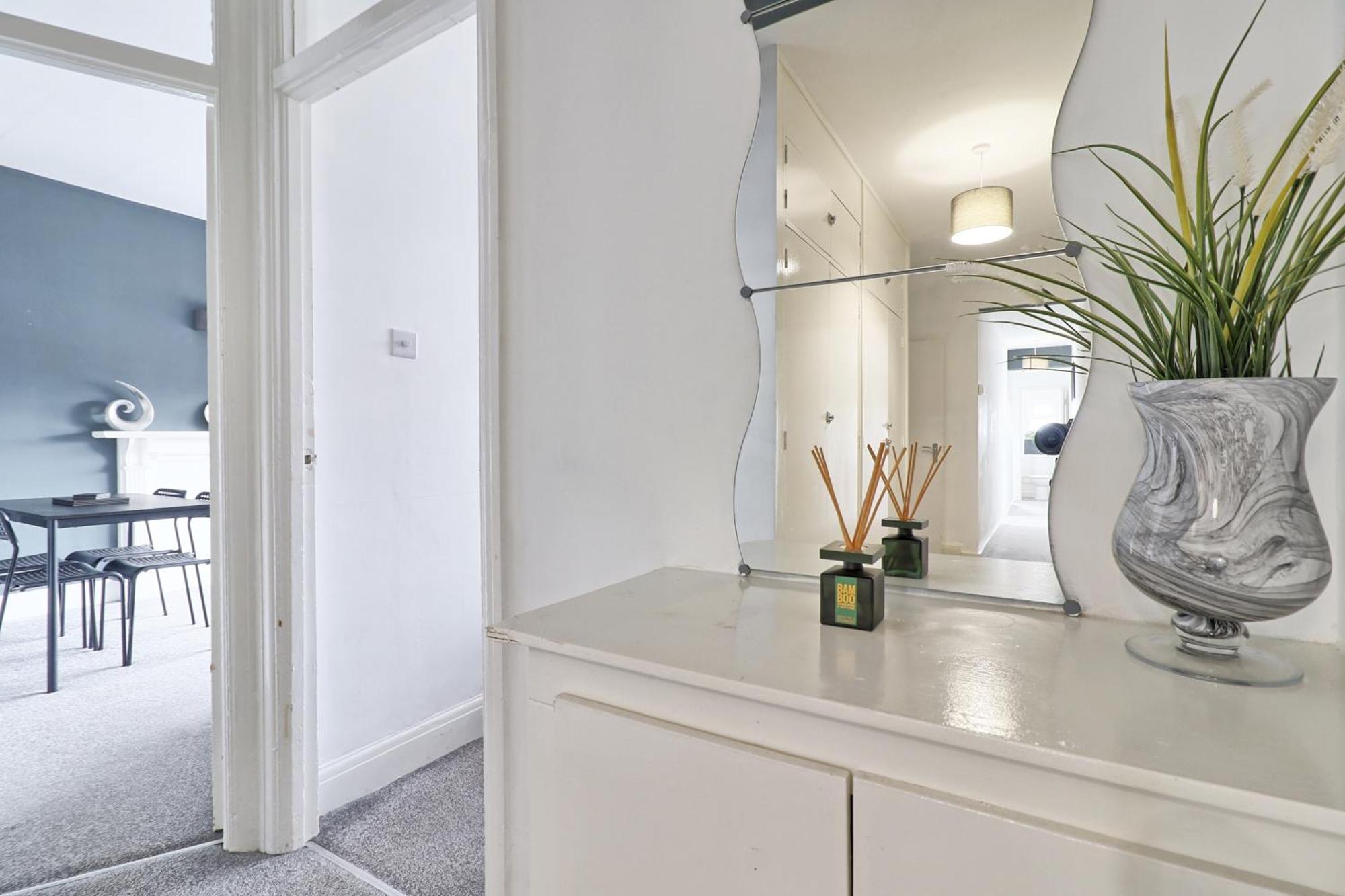 Luxury 3-Bed Apartment Near To London With Parking Hornchurch Exterior foto
