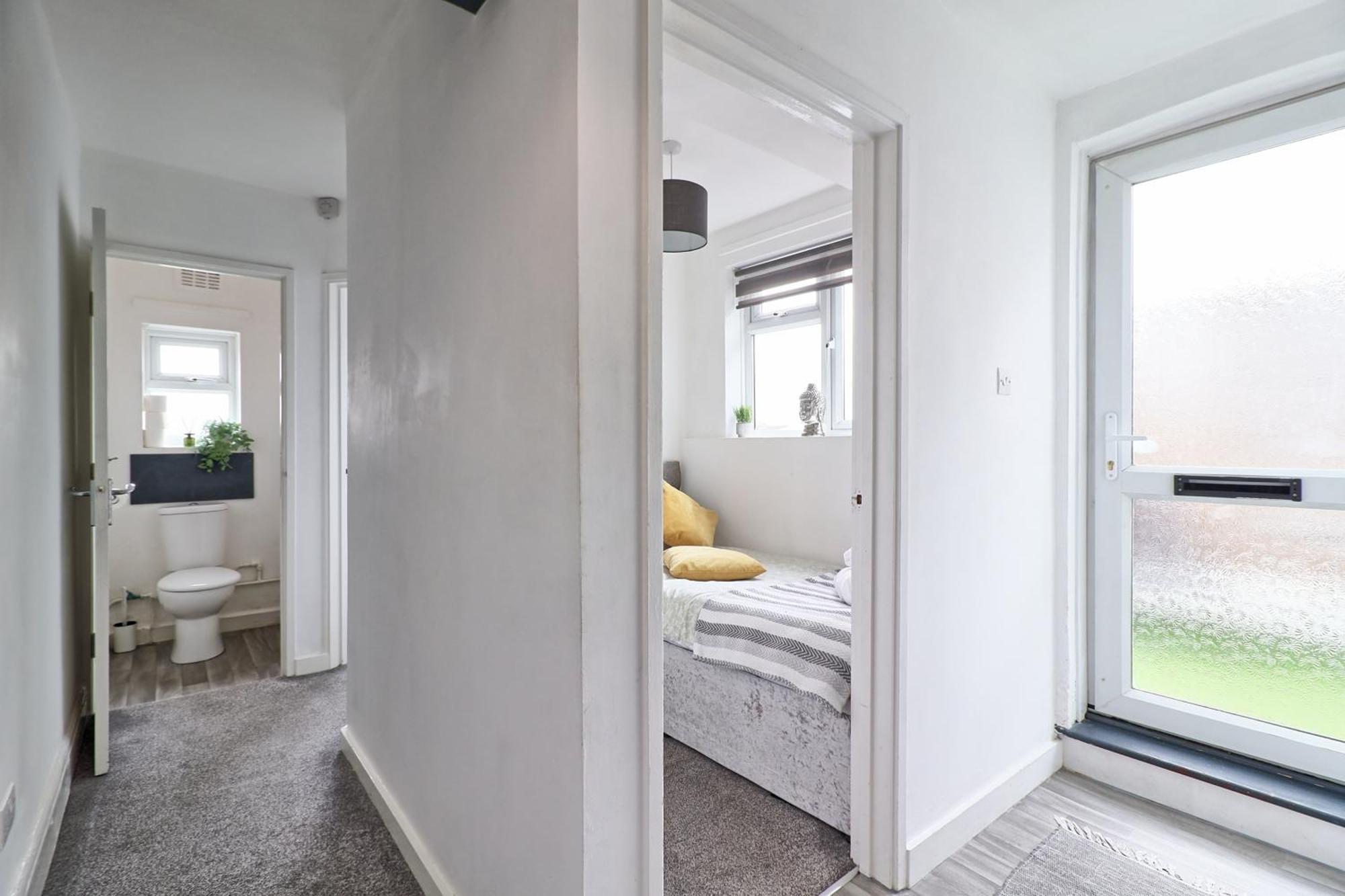 Luxury 3-Bed Apartment Near To London With Parking Hornchurch Exterior foto