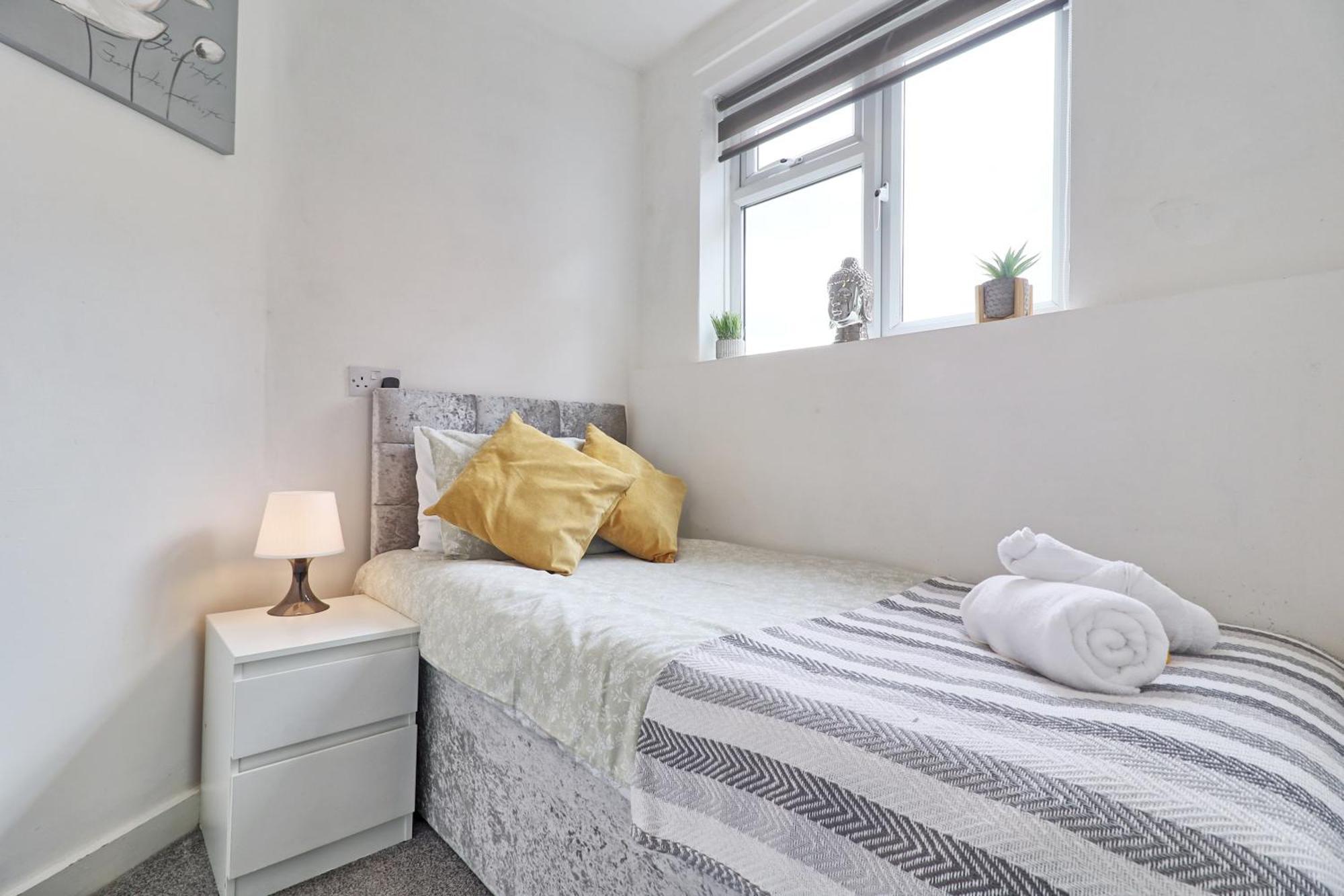 Luxury 3-Bed Apartment Near To London With Parking Hornchurch Exterior foto