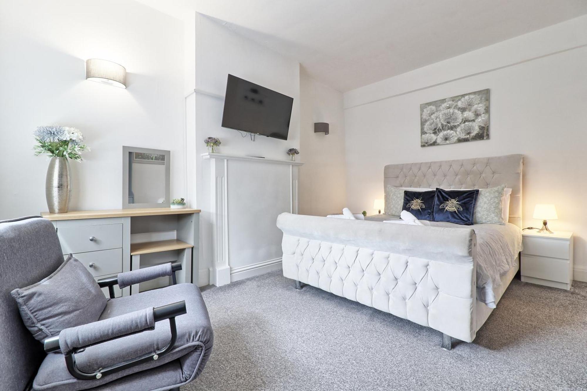 Luxury 3-Bed Apartment Near To London With Parking Hornchurch Exterior foto