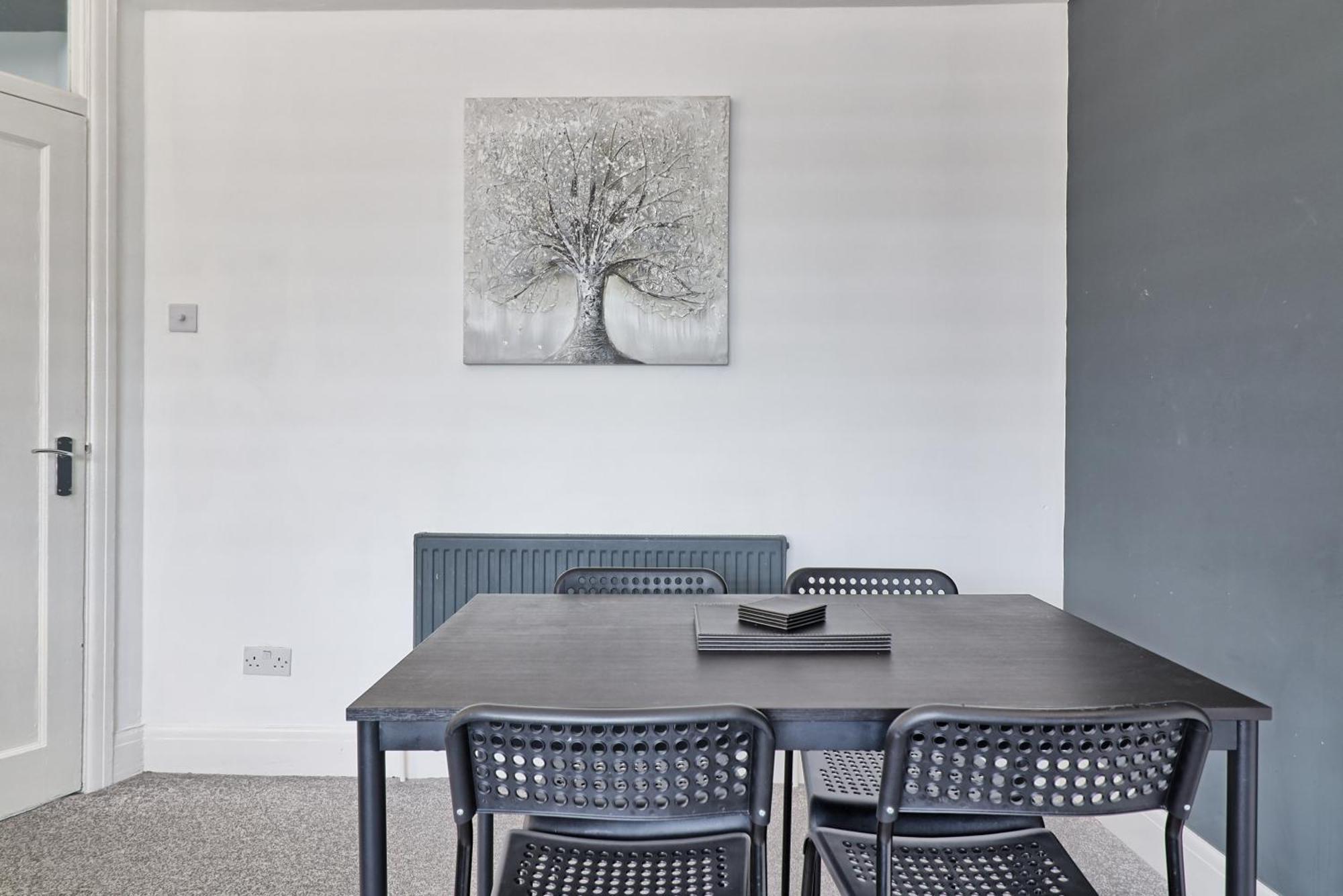 Luxury 3-Bed Apartment Near To London With Parking Hornchurch Exterior foto