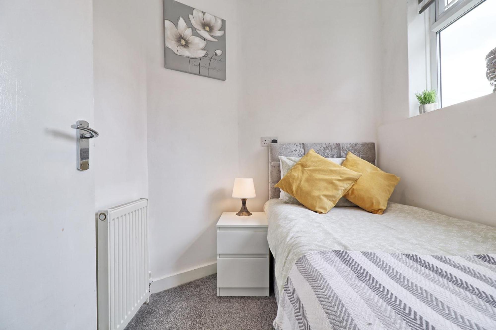 Luxury 3-Bed Apartment Near To London With Parking Hornchurch Exterior foto