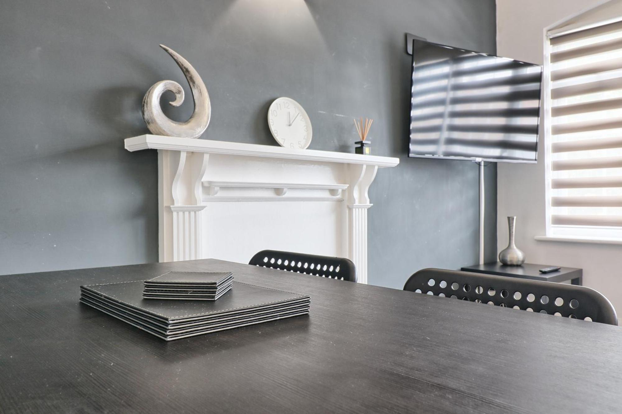 Luxury 3-Bed Apartment Near To London With Parking Hornchurch Exterior foto
