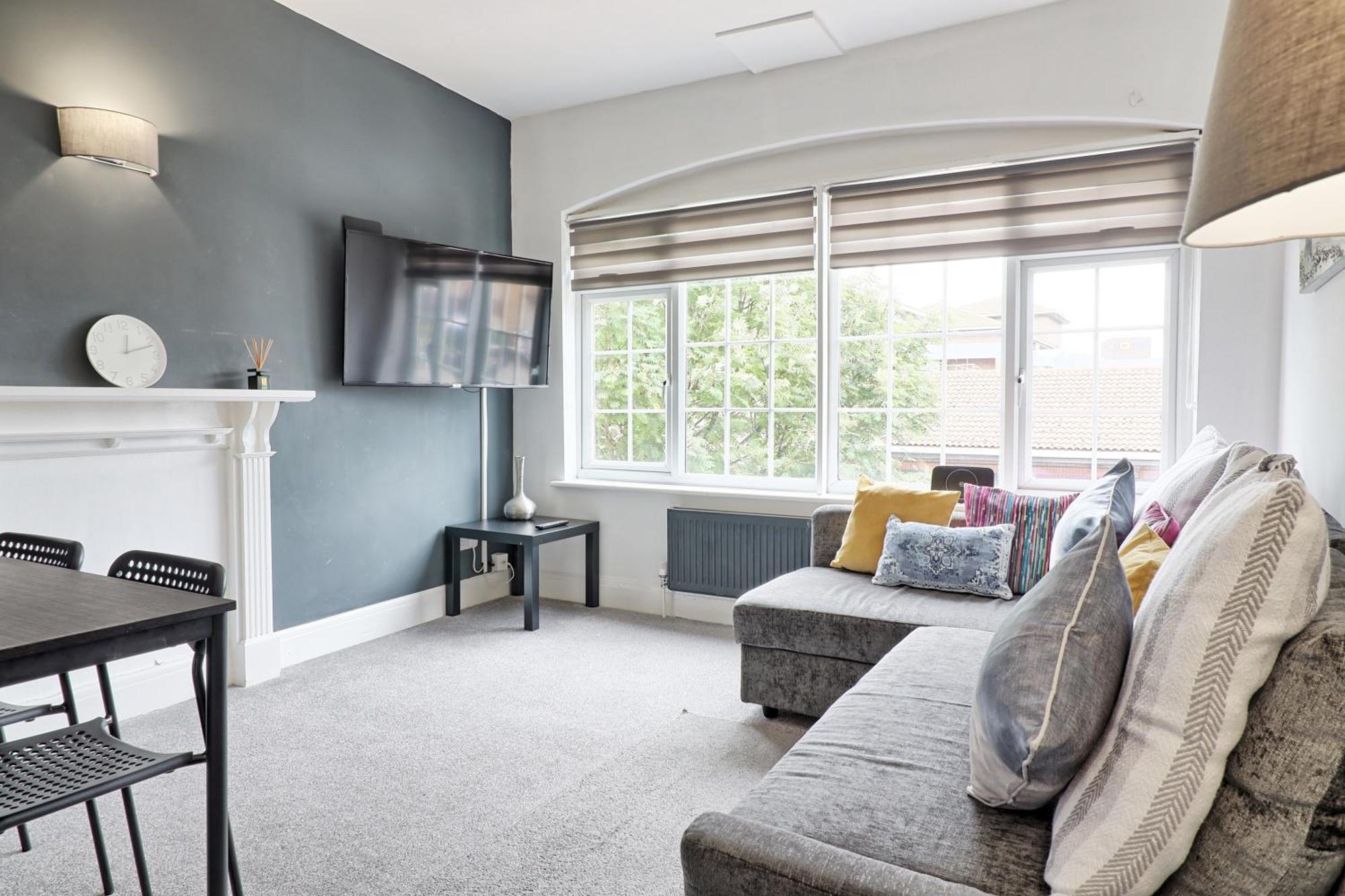 Luxury 3-Bed Apartment Near To London With Parking Hornchurch Exterior foto