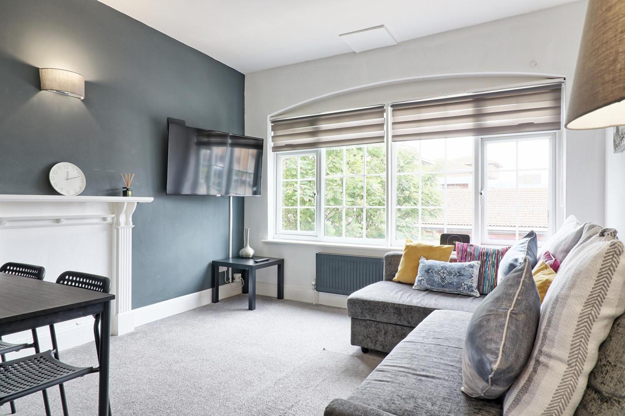 Luxury 3-Bed Apartment Near To London With Parking Hornchurch Exterior foto